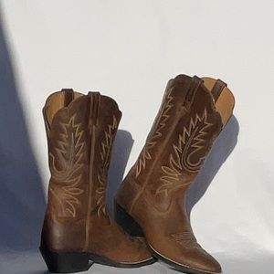 Women’s Ariat cowboy boots “Like new condition”